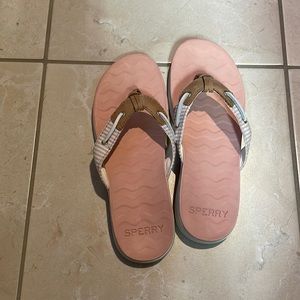Sperry light pink flip flops